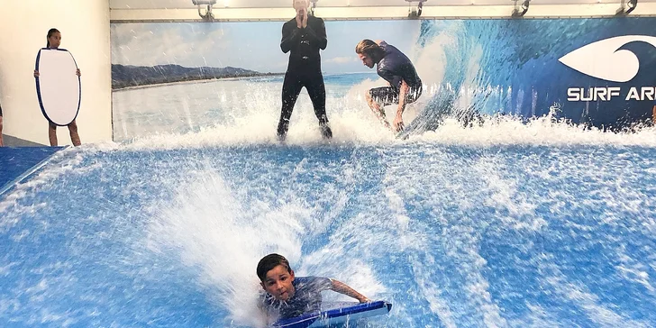 Naskočte na vlnu: 40 minut bodyboardingu na simulátoru vč. videozáznamu
