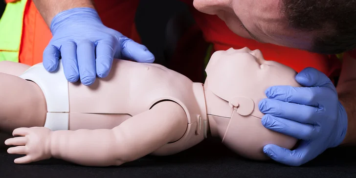 Poskytování první pomoci dětem: Intenzivní 3hodinový kurz