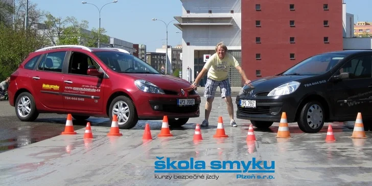 Škola smyku: 5hodinový kurz, který vás naučí řídit v extrémních podmínkách