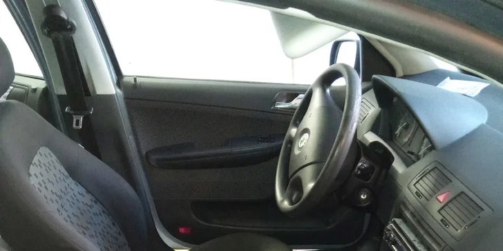 Důkladná péče o vaše auto: čištění sedadel i celého interiéru
