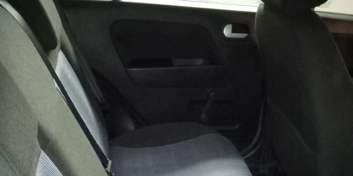 Důkladná péče o vaše auto: čištění sedadel i celého interiéru