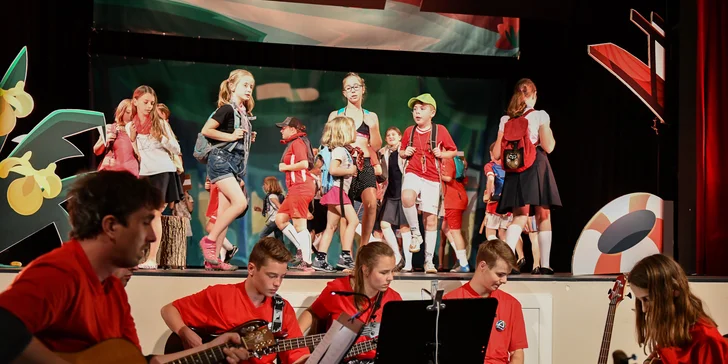 Vstupenka na dětský muzikál Pozor, padá šiška v neděli odpoledne