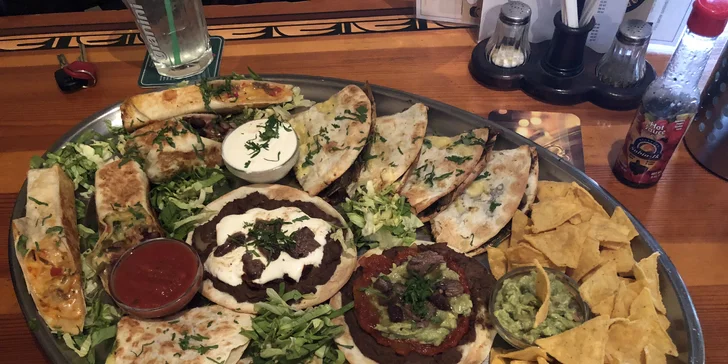 Jak chutná Mexiko: Vegetariánské plato tradičních dobrot pro 2–3 osoby