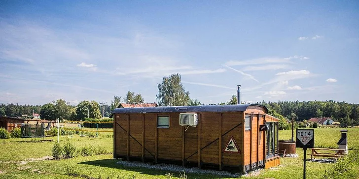 Vagón plný pohody: wellness pobyt s privátní vířivkou, koupací kádí i saunou