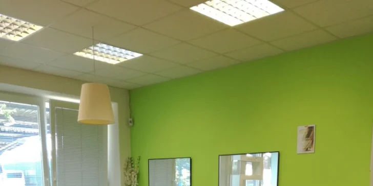 Kadeřnický balíček se změnou střihu, foukané a závěrečným stylingem