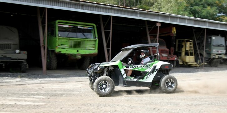 Adrenalin za volantem dvou offroadů: jeep a buggy nebo Hummer H2 a Tatra