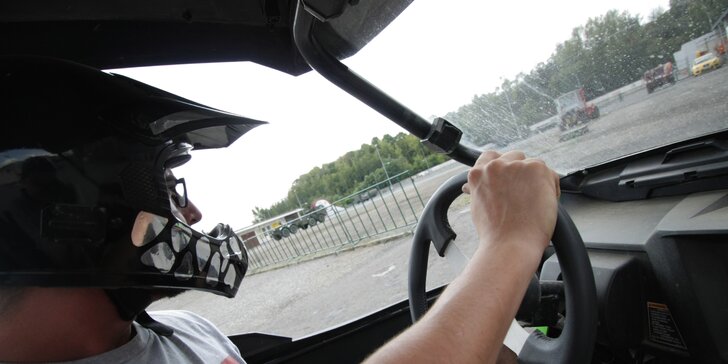 15 či 30 minut za volantem buggy: akční jízda se zkušeným instruktorem