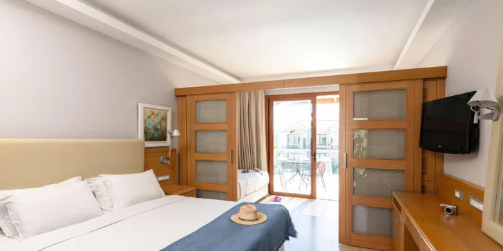 Transfer vás z letiště odveze do 5* hotelu Atlantica Holiday Village Rhodes.