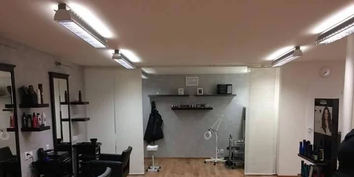 Střih a foukaná s možností melíru či barvy pro všechny délky vlasů