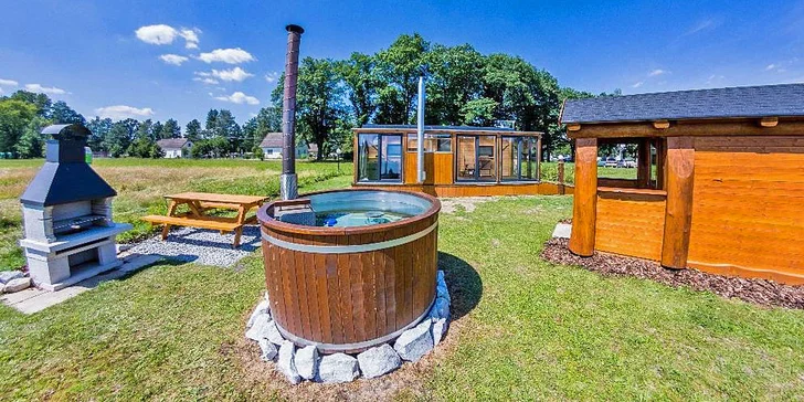 Vagón plný pohody: wellness pobyt s privátní vířivkou, koupací kádí i saunou