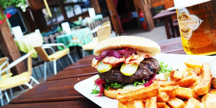 Pořádně se najezte: Bacon burger, hranolky a dip podle výběru pro 1 i 2