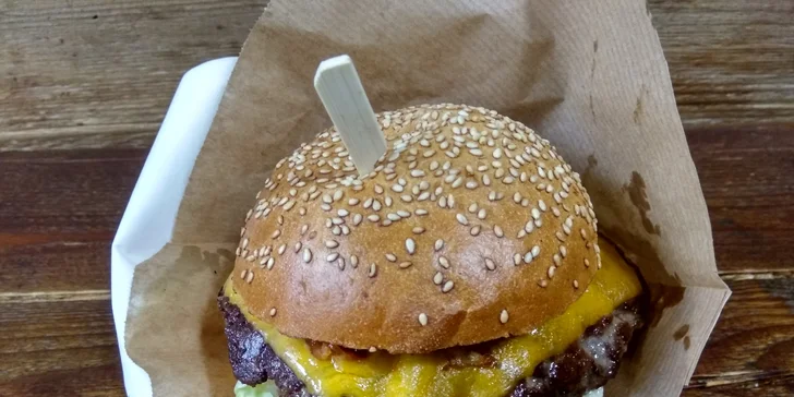 1 nebo 2 burgery s hovězím masem z českých chovů, čedarem a slaninou