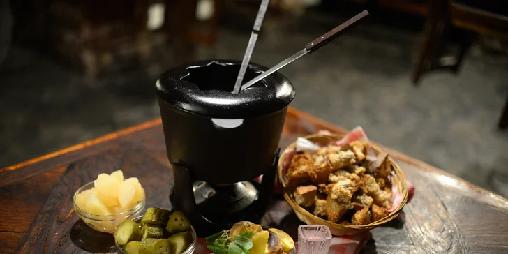 Masové i sýrové fondue pro 2–3 osoby nebo pro celou partu
