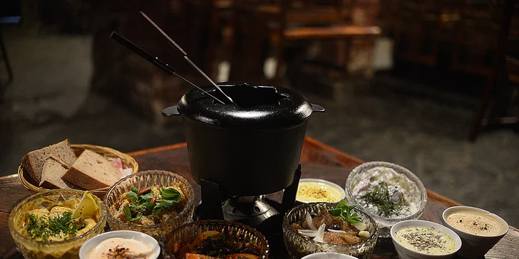 Masové i sýrové fondue pro 2–3 osoby nebo pro celou partu
