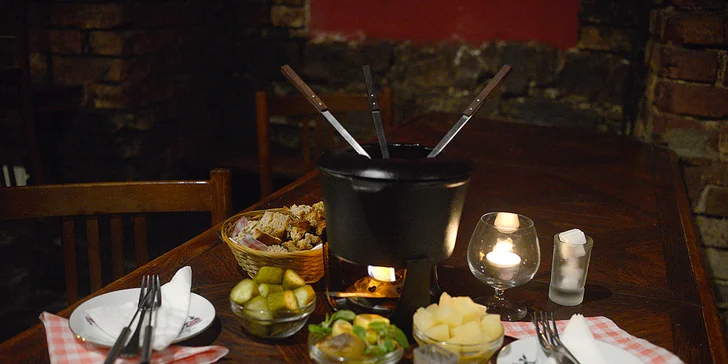 Masové i sýrové fondue pro 2–3 osoby nebo pro celou partu