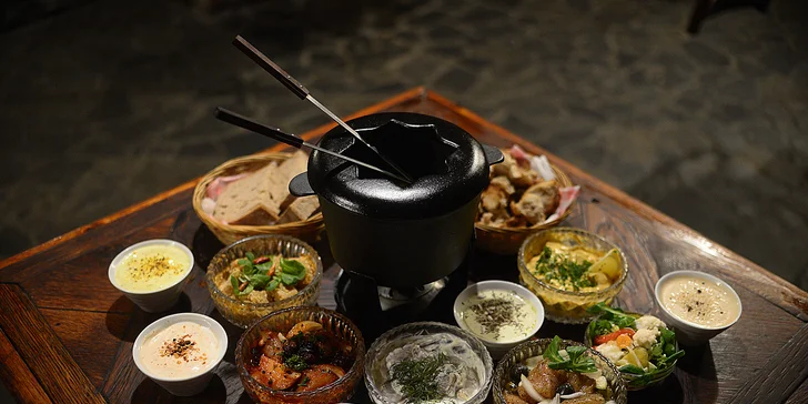 Masové i sýrové fondue pro 2–3 osoby nebo pro celou partu