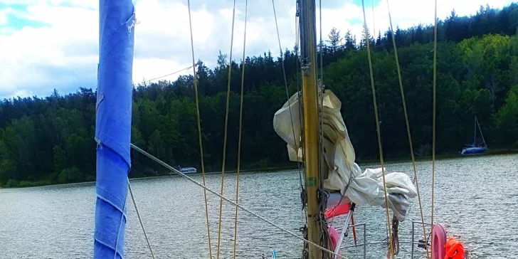 Jachta pojme až 6 pasažérů + kapitána.