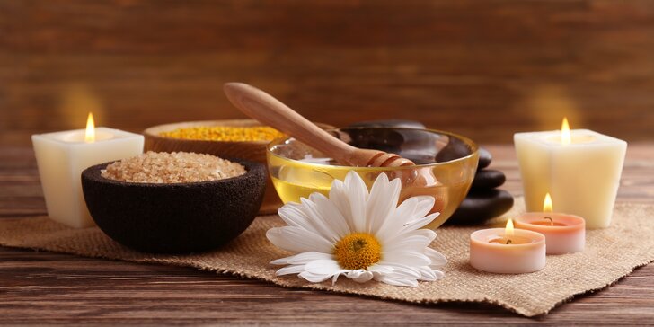 Voňavé masáže: detoxikační medová nebo candella massage vonnou svící