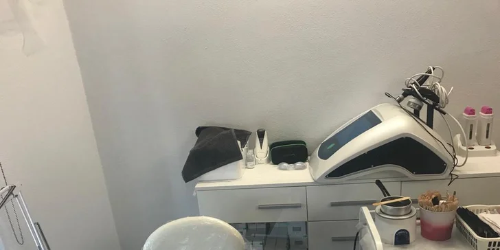 Krásná a svěží pleť: chemický peeling s možností úpravy a barvení obočí