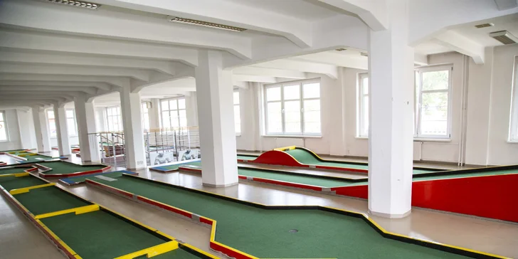 Zasportujte si: hodina minigolfu, bowlingu či badmintonu v S-centru Děčín