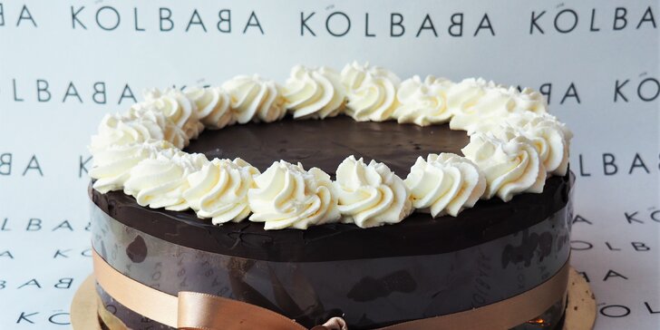 Borůvkový nebo smetanový sachr dort z vyhlášené cukrárny Kolbaba