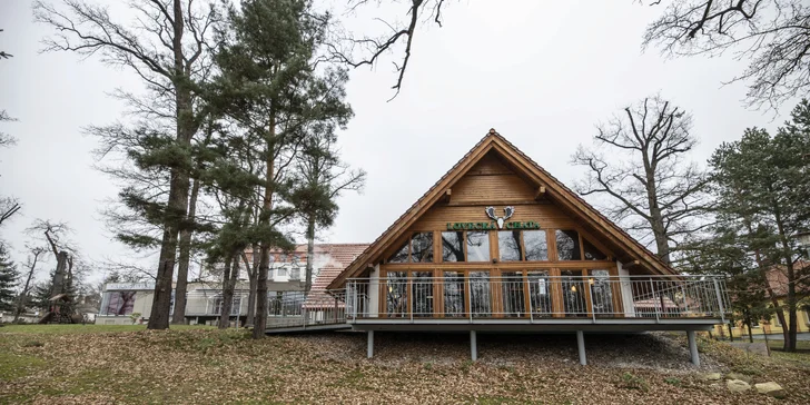 U hotelu zdarma zaparkujete. 