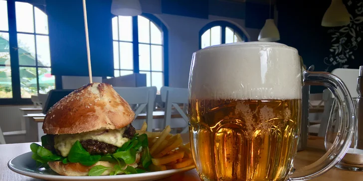 Burger s domácí bulkou a hovězím masem z farmy pro 1 nebo 2 osoby