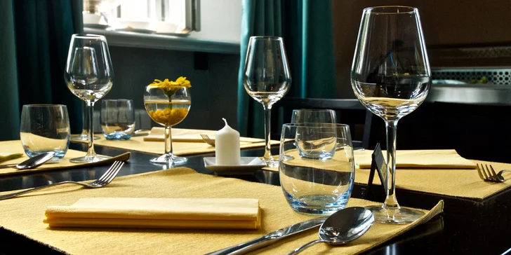 Degustační menu od italských kuchařů pro 2 osoby: salát, těstoviny i víno