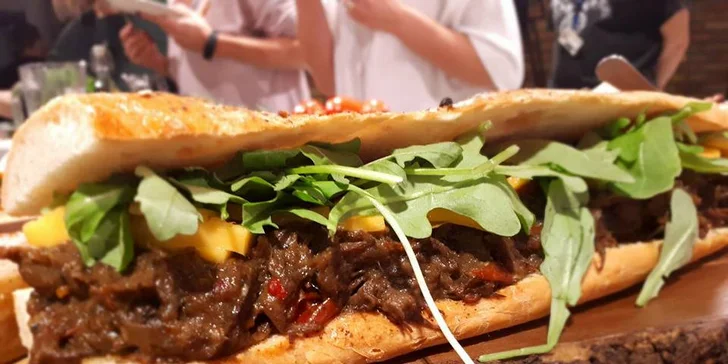 Skvělý sendvič bánh mì je skvostem mezi sendviči a jeho chuť je ničím jiným nenahraditelná! 