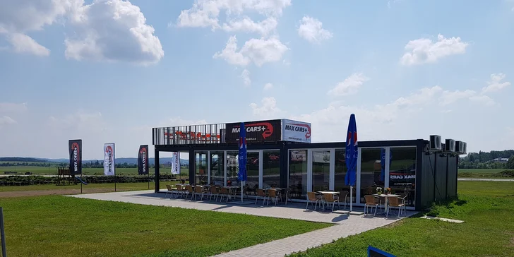 Oblíbená škola smyku pod vedením profesionálních instruktorů