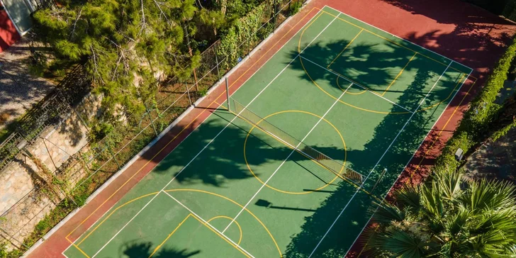 Dále je tu tenis, minigolf a další sportoviště. 