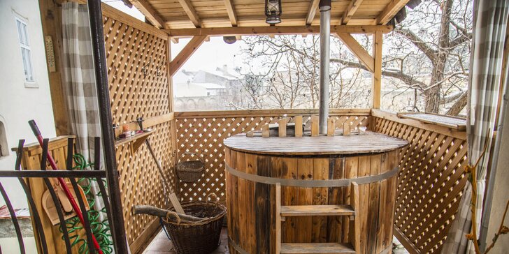 Romantika v Kroměříži s degustací vína a odpočinkem v sauně