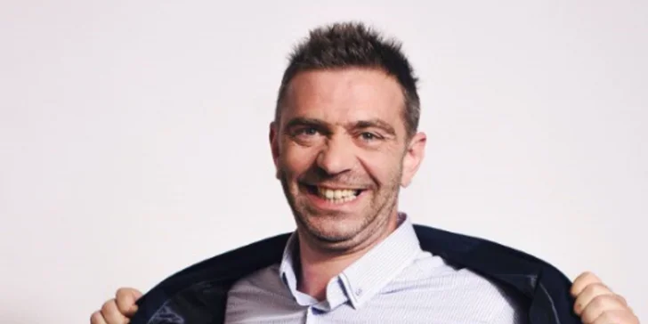 Bavte se a přispějte na dobrou věc: Speciální stand-up Humorem pomáháme