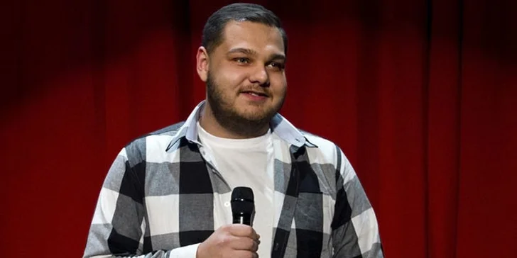 Bavte se a přispějte na dobrou věc: Mega stand-up Humorem pomáháme