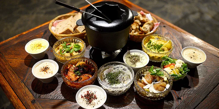 Masové i sýrové fondue pro 2–3 osoby nebo pro celou partu