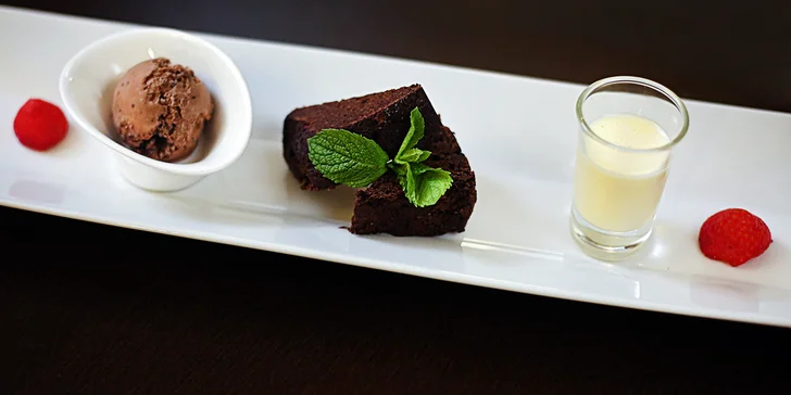 3chodové menu pro pár: jelení carpaccio či mečoun, treska i steak z bizona