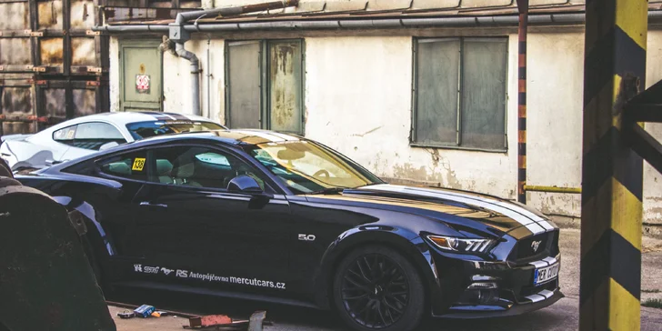 Unikátní zážitek: jízda ve vytuněném Fordu Mustang GT bez intsruktora i se spolujezdcem zdarma