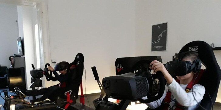 V kůži profi závodníka: racing na simulátoru, který kopíruje pohyb auta