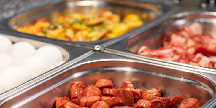 Bohatý výběr potěší milovníky slaných i sladkých dobrot.