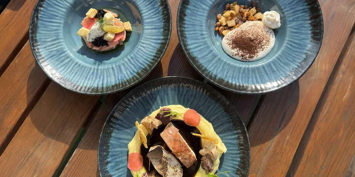 Degustační menu pro dva U Eichlerů: zauzený losos, kuřecí prso v parmské šunce, krupicová kaše i nápoje