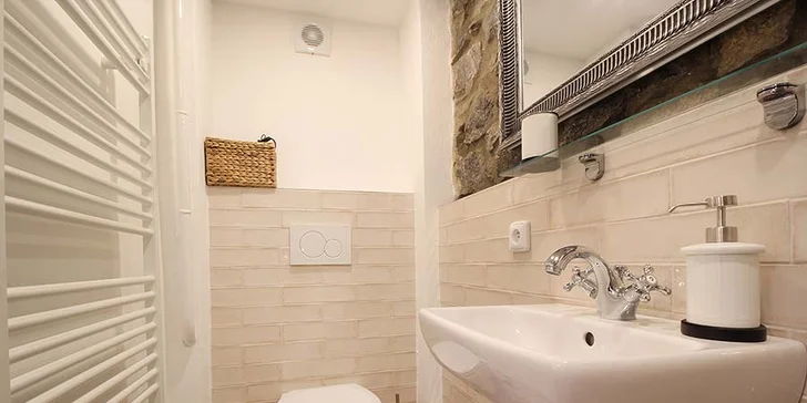 Romantika v Krumlově: Elegantní apartmány v historické budově
