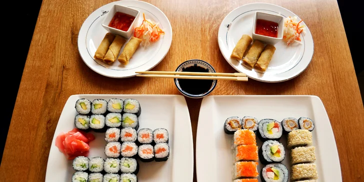 Sushi ve Vršovicích: 24–54 kusů s lososem i krabem + polévka a závitky