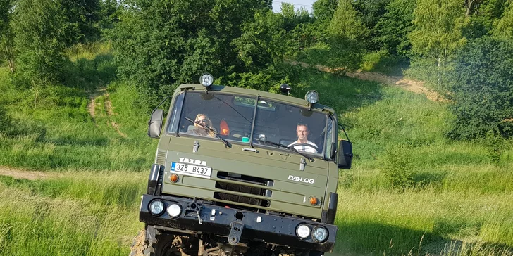 30 minut s gigantem: Adrenalinová jízda ve vozech Tatra 815 až pro 3 osoby