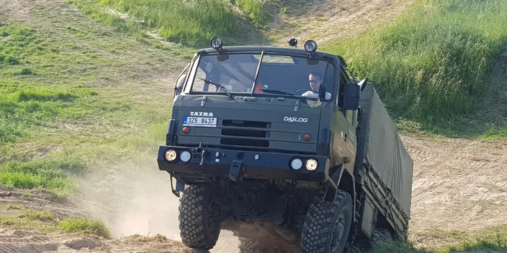 30 minut s gigantem: Adrenalinová jízda ve vozech Tatra 815 až pro 3 osoby