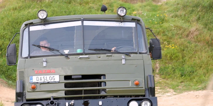 30 minut s gigantem: Adrenalinová jízda ve vozech Tatra 815 až pro 3 osoby