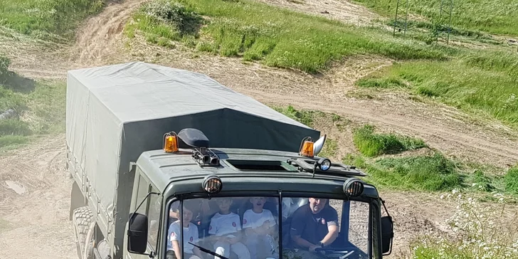 30 minut s gigantem: Adrenalinová jízda ve vozech Tatra 815 až pro 3 osoby