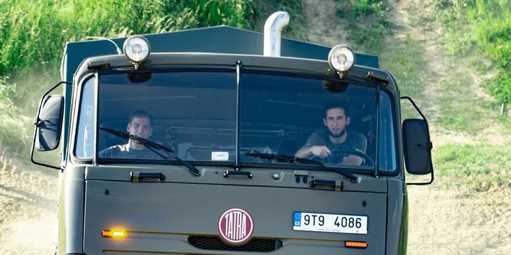 30 minut s gigantem: Adrenalinová jízda ve vozech Tatra 815 až pro 3 osoby