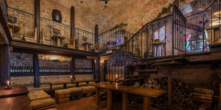 Romantický relax v historické budově: polopenze, privátní relax i lahev vína
