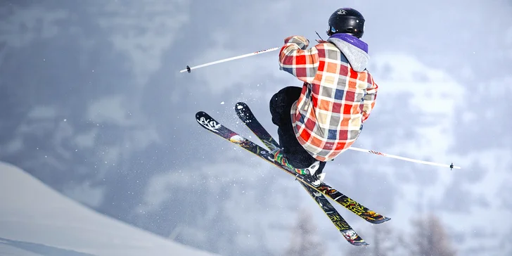 Naučte se salto za den: skok do air bagu na lyžích nebo snowboardu