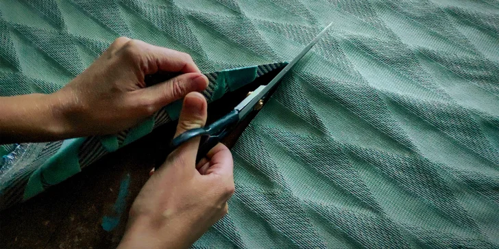 Seznámíte se se základními technikami čalounění a naučíte se používat profesionální nářadí.